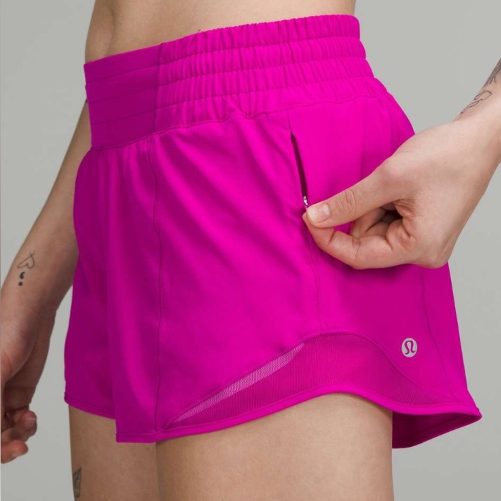 Lululemon LR 2.5” hotty hot Athletic Shorts purple highlight